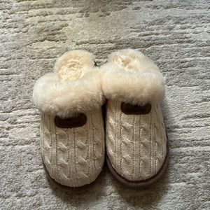 Bear paw cable knit slip on slipper size 8